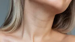 Proste nawyki, które pomogą zachować młody i jędrny wygląd skóry szyi.