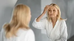 7 codziennych nawyków, które przyspieszają starzenie – sprawdź, czy je masz