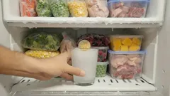 Dlaczego mądrzy ludzie wkładają monetę do zamrażarki za każdym razem, gdy wyjeżdżają z domu na dłużej?